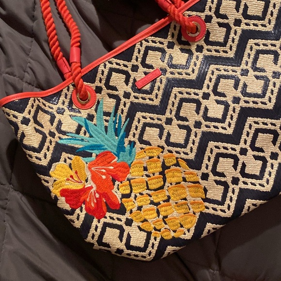 Vera Bradley Straw Pineapple Beach Bag and Wristlet - Picture 3 of 7
